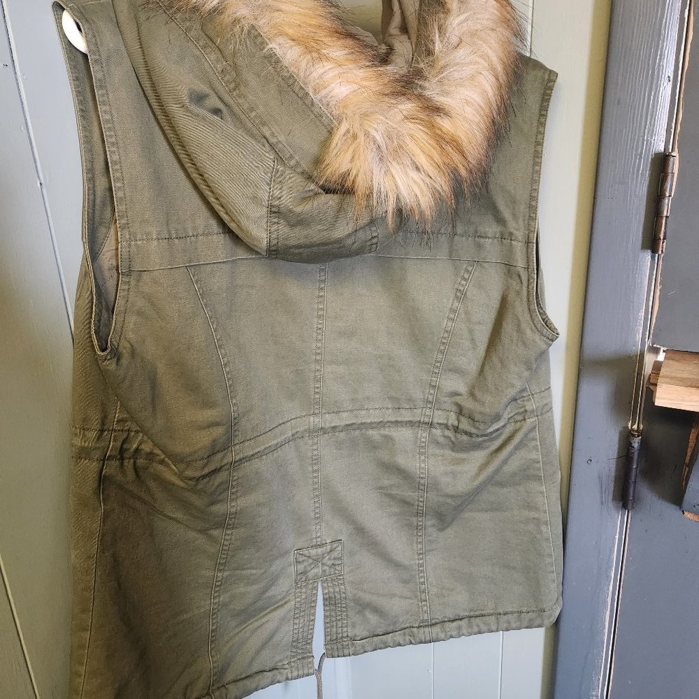 Vest - Picture 3 of 3